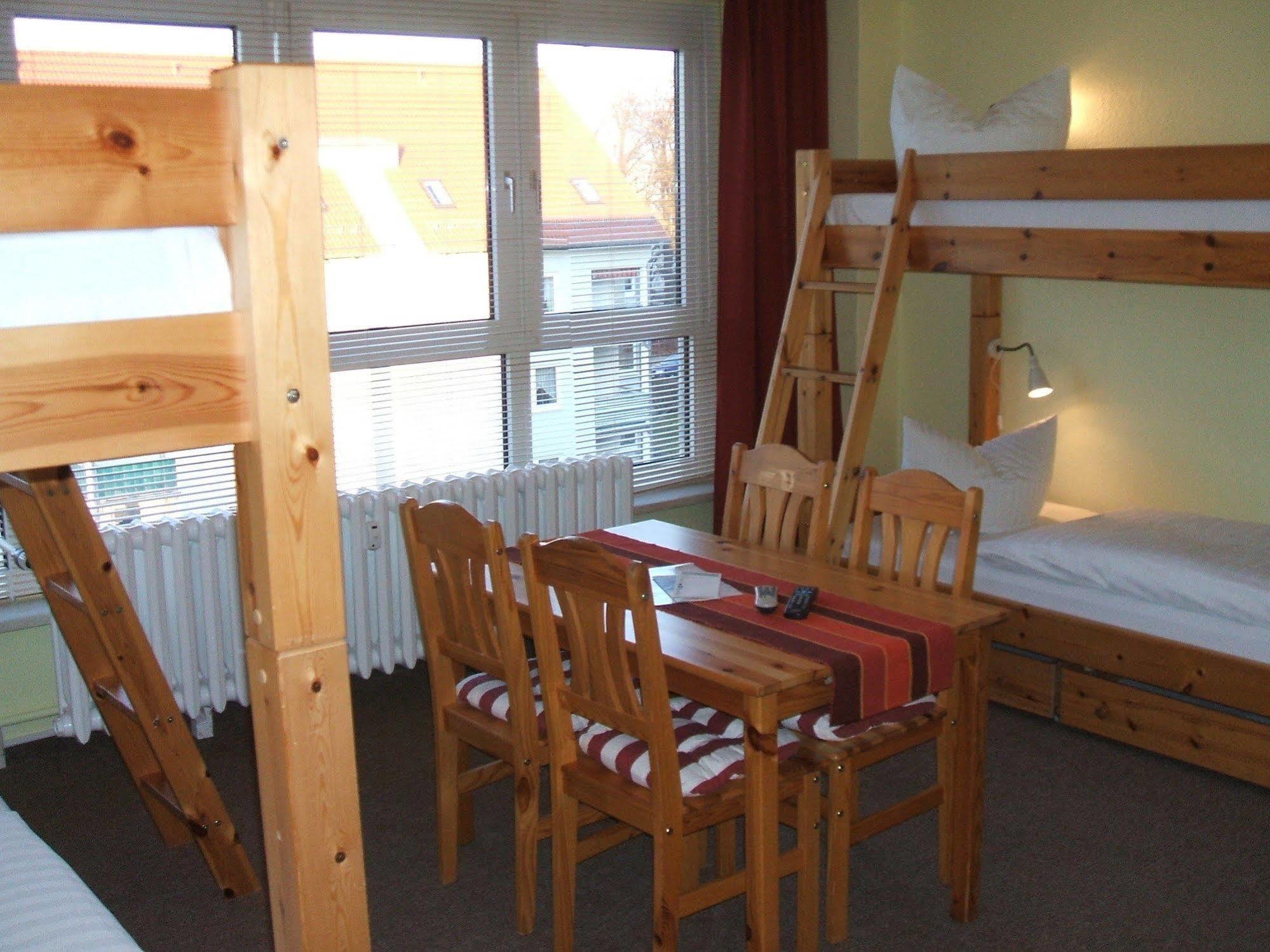 Hostel & Bistro Haus Der Horizonte Bad Doberan Extérieur photo